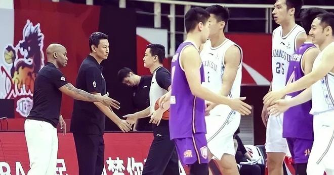 尼克斯剑指时隔53年夺冠！福斯特主裁近十战全胜 终结战赢39.4分