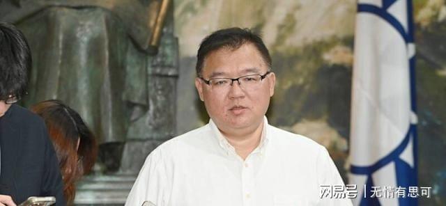 “这拿筷子姿势，太恶心了”，一段母女吃饭视频火了，又一个贫民窟的小公主