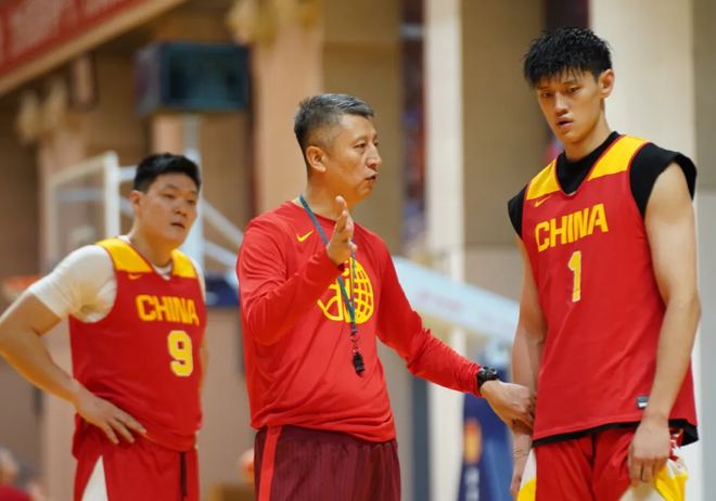 唯一留队参加夺冠活动的外援！单凭敬业精神，上海下季也该留下他