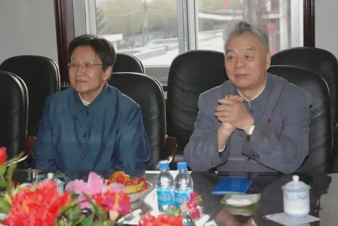 李书福卸任前炮轰某些车企：不懂装懂，后患无穷