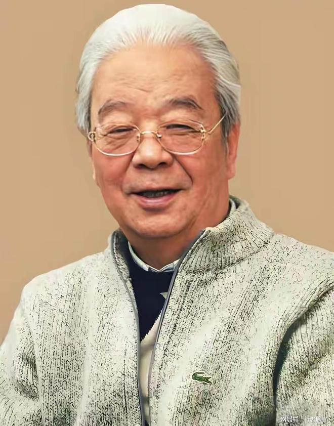 津媒:邵佳一很欣赏黄嘉辉,他是后腰位置的有力竞争者