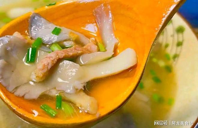 悲催！寒窗二十载，上岗仅4天：她的人生，定格在吉隆口岸国门，网友：一辈子都在学习考试，只尝到4天的甜