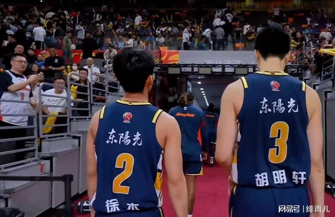 CBA选秀大会！广州龙狮状元签拿下宋昕灏，江苏男篮榜眼签选中曹芷豪，宁波探花签选中厦大郑博文